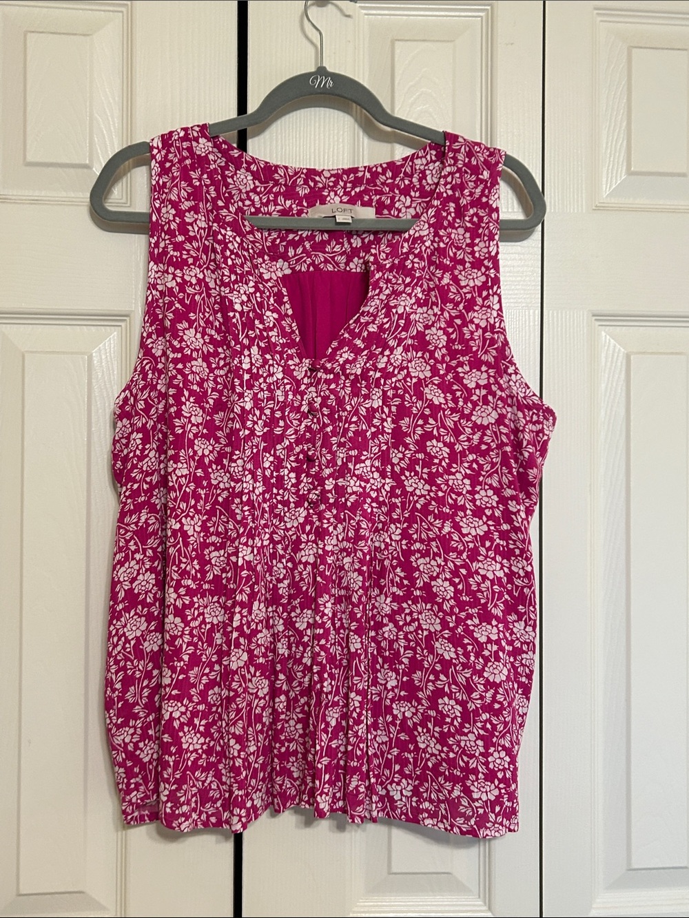 LOFT Fuchsia Floral V-Neck Sleeveless Top - Sz Large